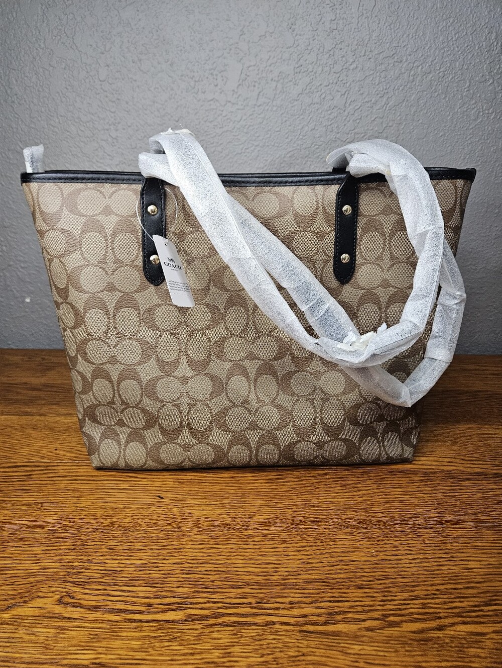 Coach x Disney Snow White City Tote - Picture 5 of 12